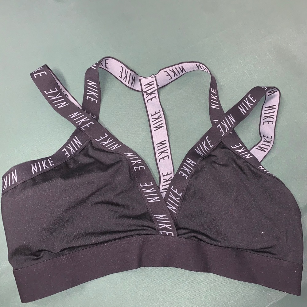 Nike sports bra! - Picture 2 of 3